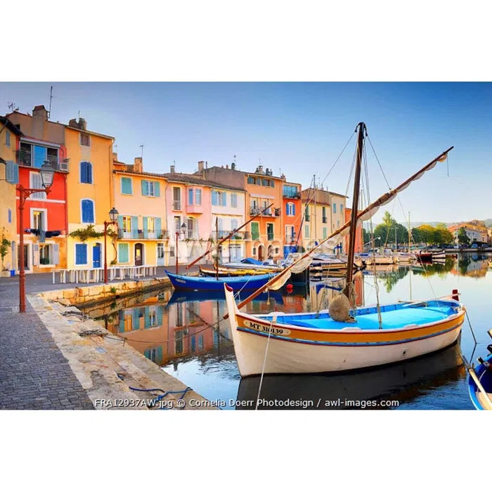 HARBOUR IN MARTIGUES, PROVENCE 1000 BRIKKER