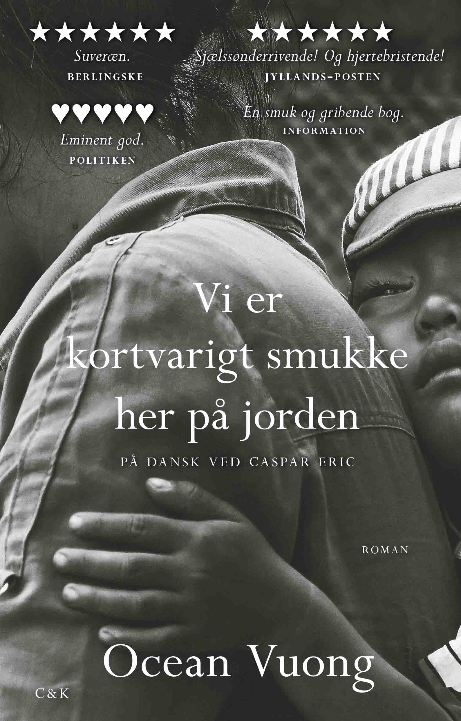 VI ER KORTVARIGT SMUKKE HER PÅ JORDEN