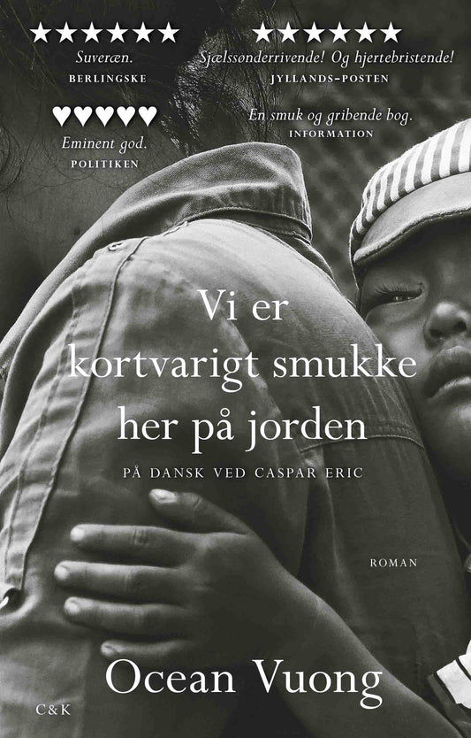 VI ER KORTVARIGT SMUKKE HER PÅ JORDEN