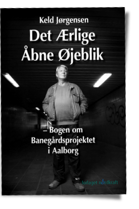 DET ÆRLIGE ÅBNE ØJEBLIK