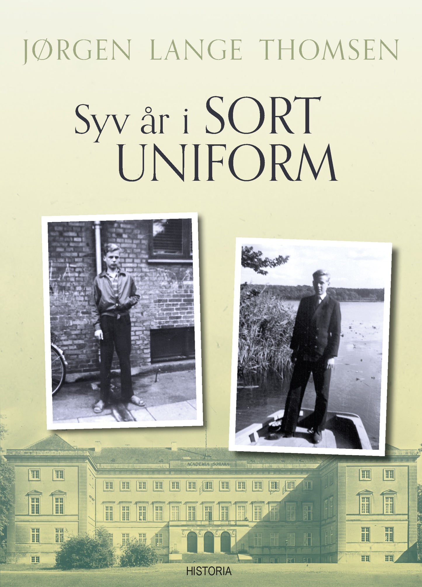 SYV ÅR I SORT UNIFORM