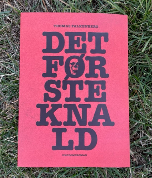DET FØRSTE KNALD