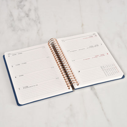 KOZO KALENDER 2025 A6 UGE NAVY