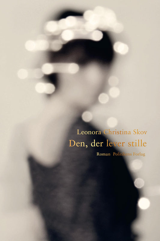 DEN, DER LEVER STILLE