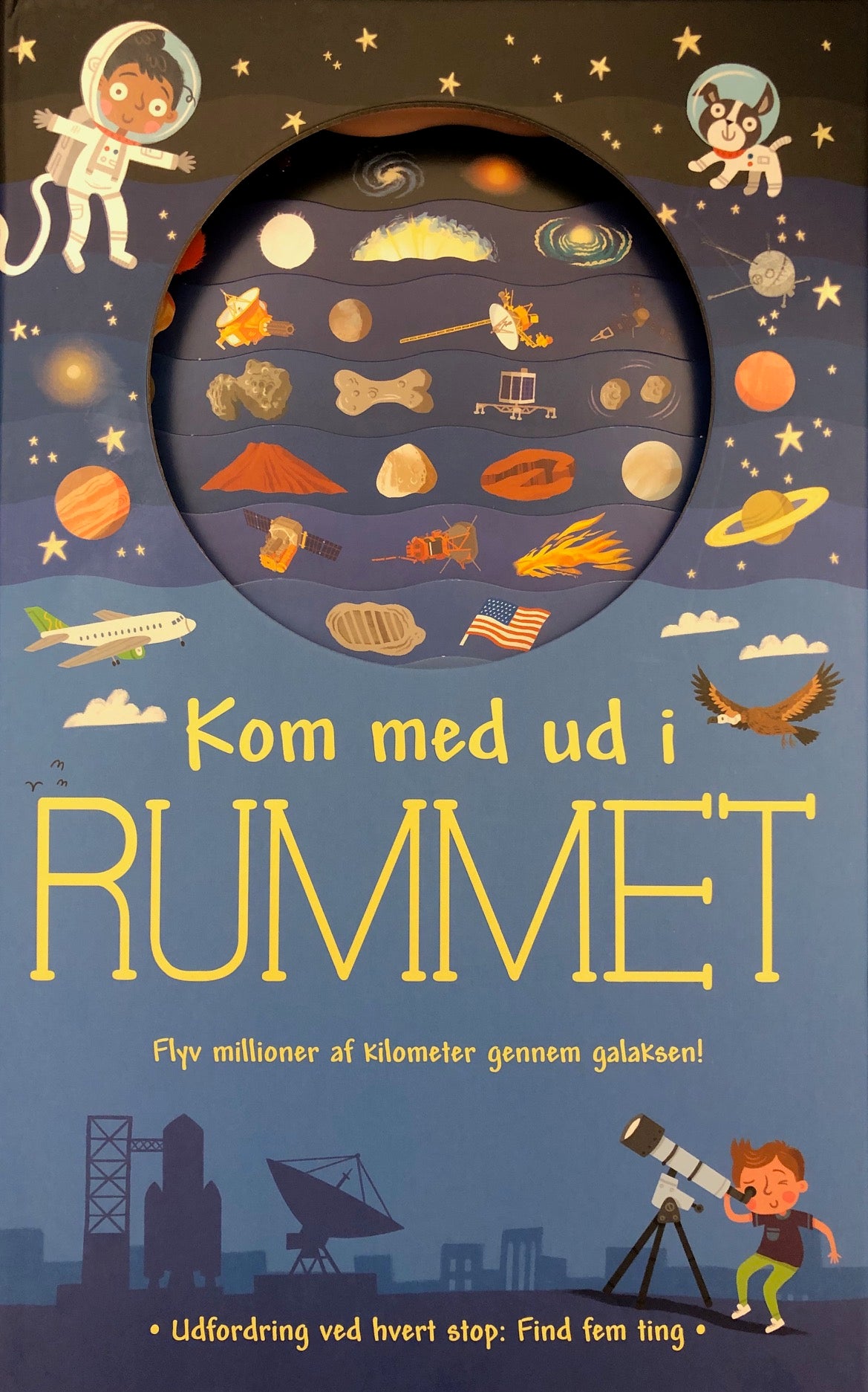 KOM MED UD I RUMMET