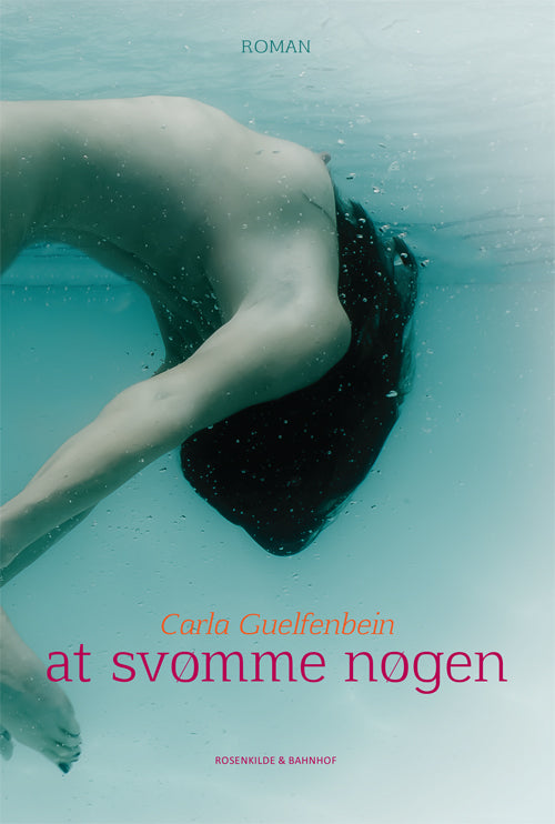 AT SVØMME NØGEN