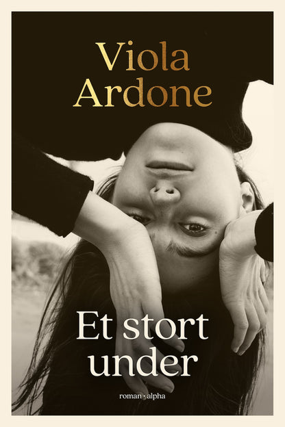 ET STORT UNDER