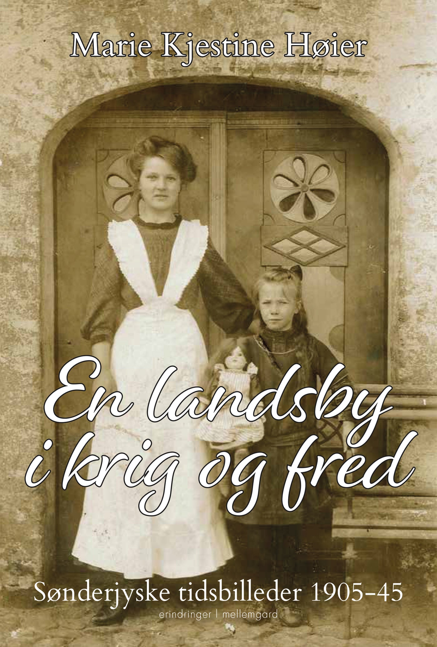 EN LANDSBY I KRIG OG FRED
