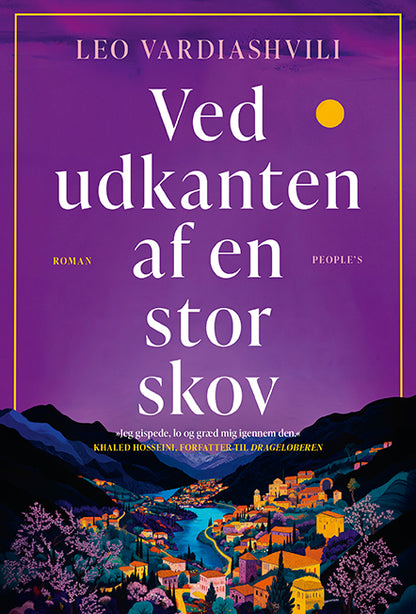 VED UDKANTEN AF EN STOR SKOV