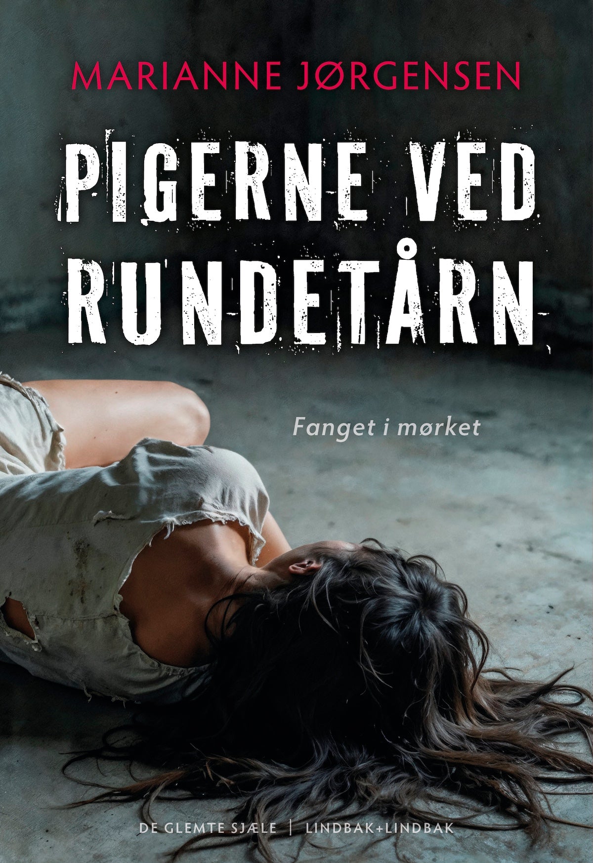 PIGERNE VED RUNDETÅRN