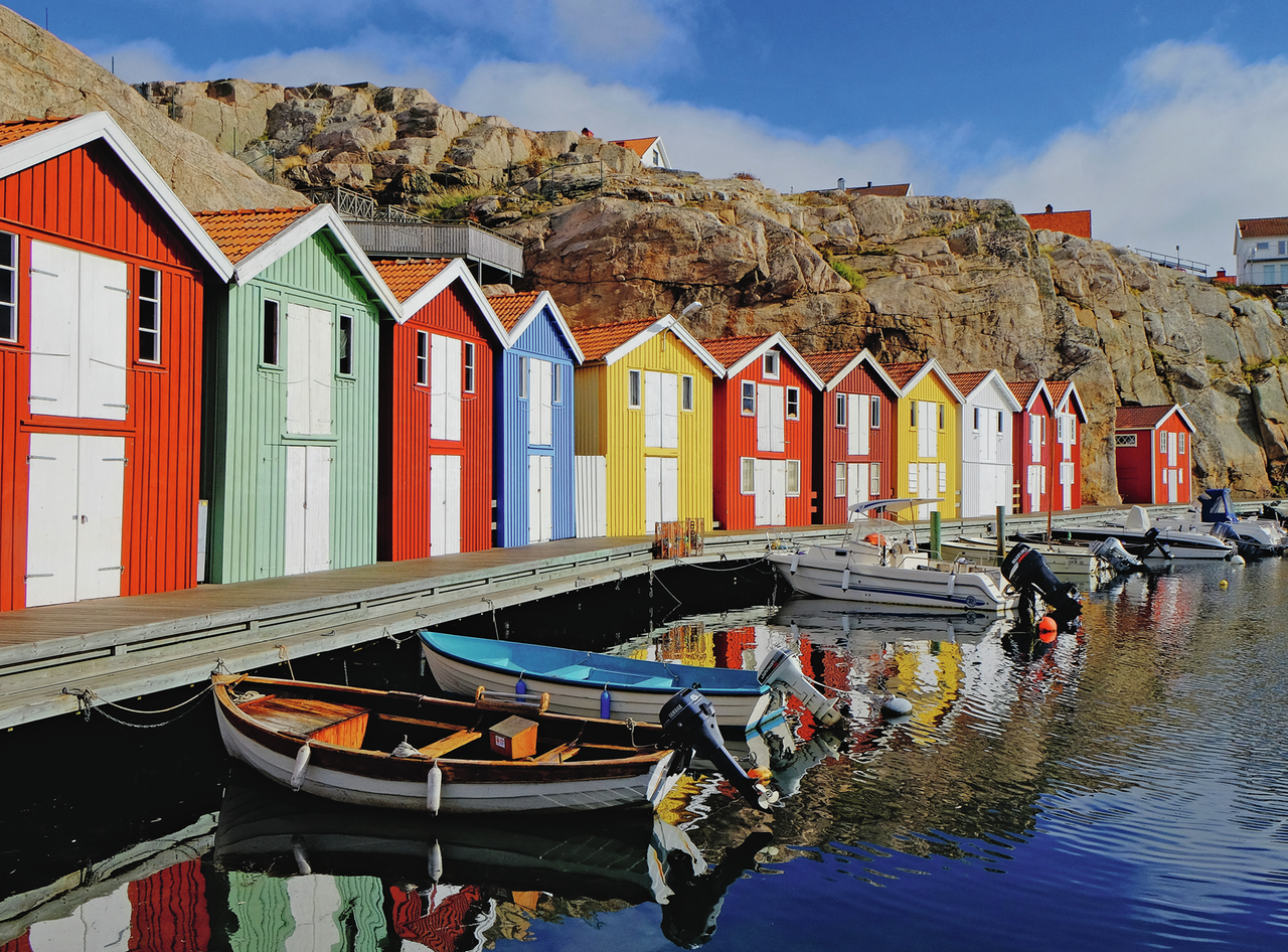 COLOURFUL HOUSES IN SWEDEN 100 PCS